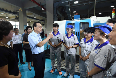 李克强在天津考察职业教育